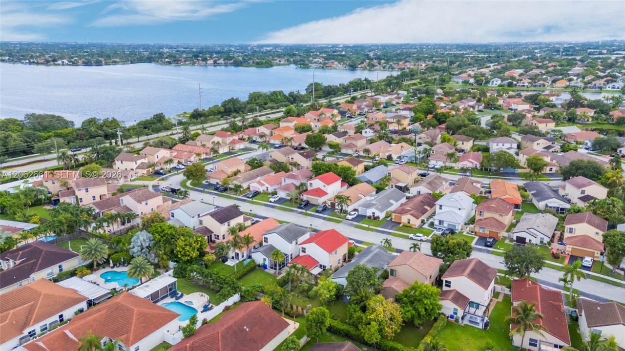 18451 NW 22nd St, Pembroke Pines, FL 33029 Photo