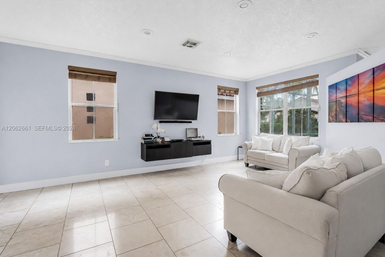 18451 NW 22nd St, Pembroke Pines, FL 33029 Photo