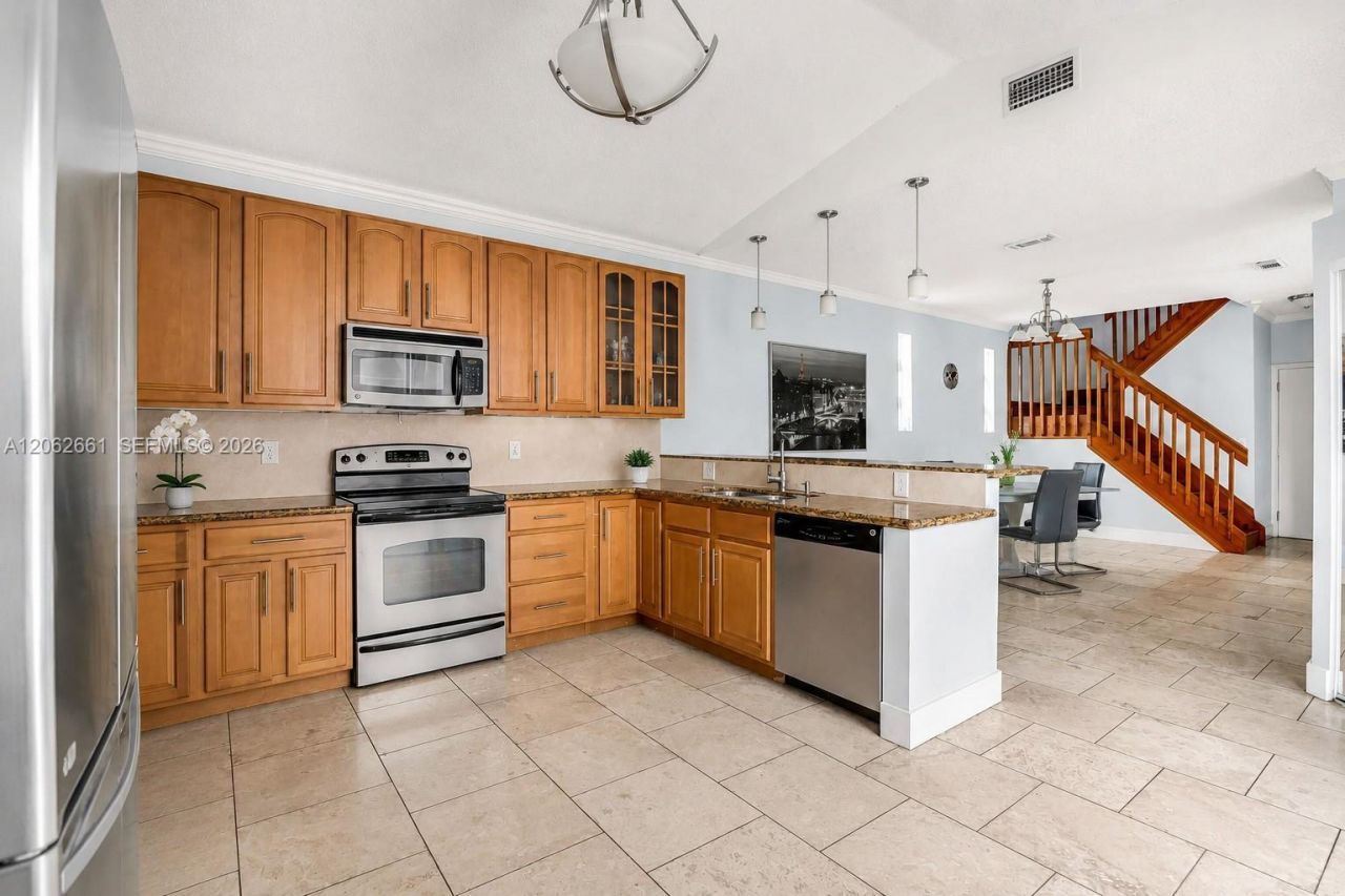 18451 NW 22nd St, Pembroke Pines, FL 33029 Photo