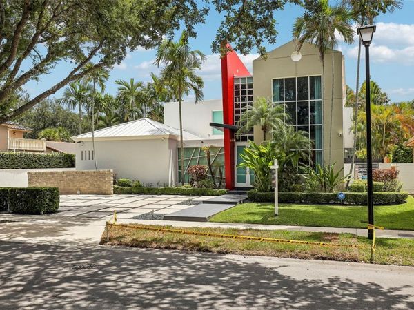 16581 NW 84th Ave, Miami Lakes, FL 33016