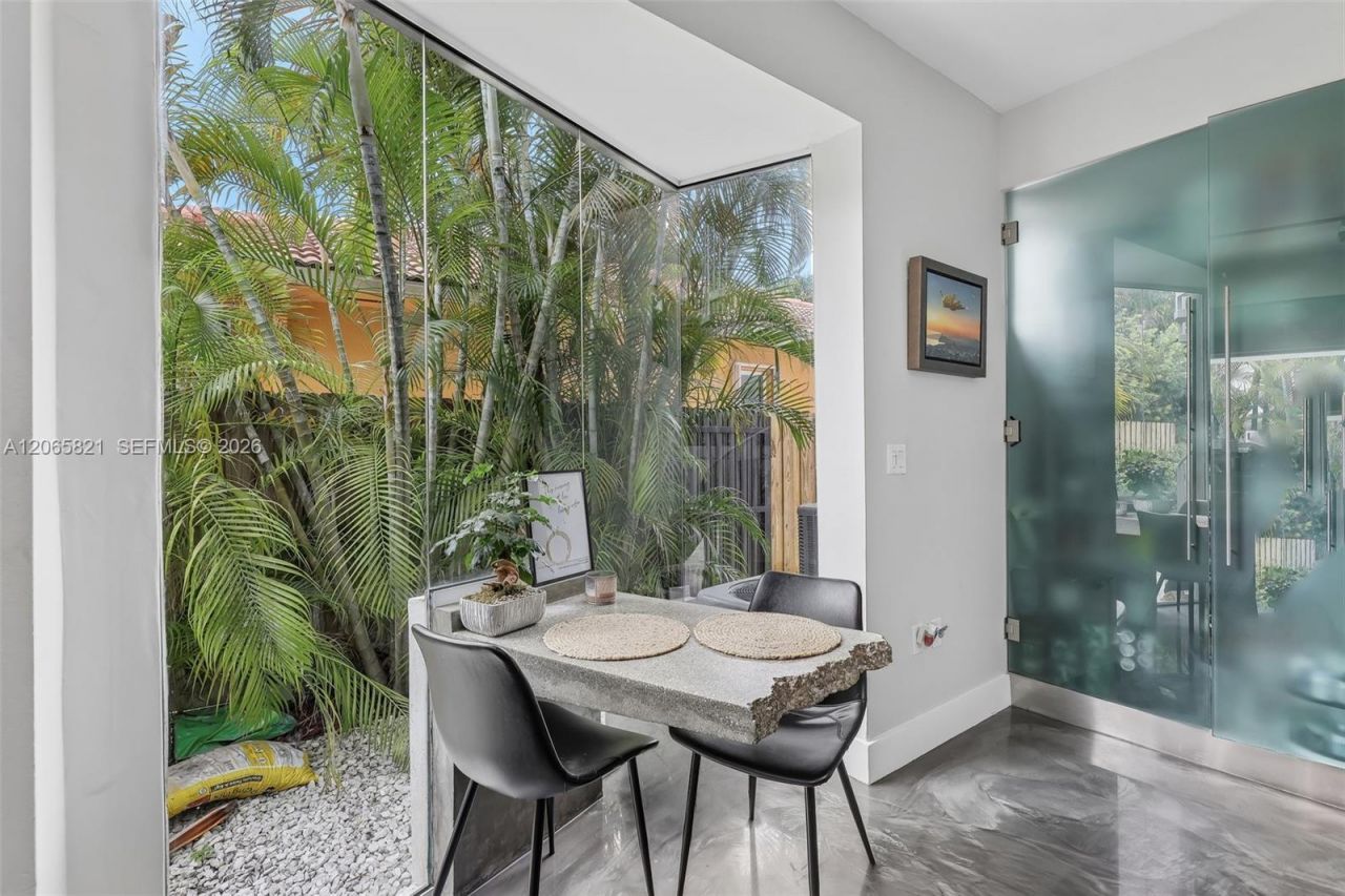 16581 NW 84th Ave, Miami Lakes, FL 33016 Photo