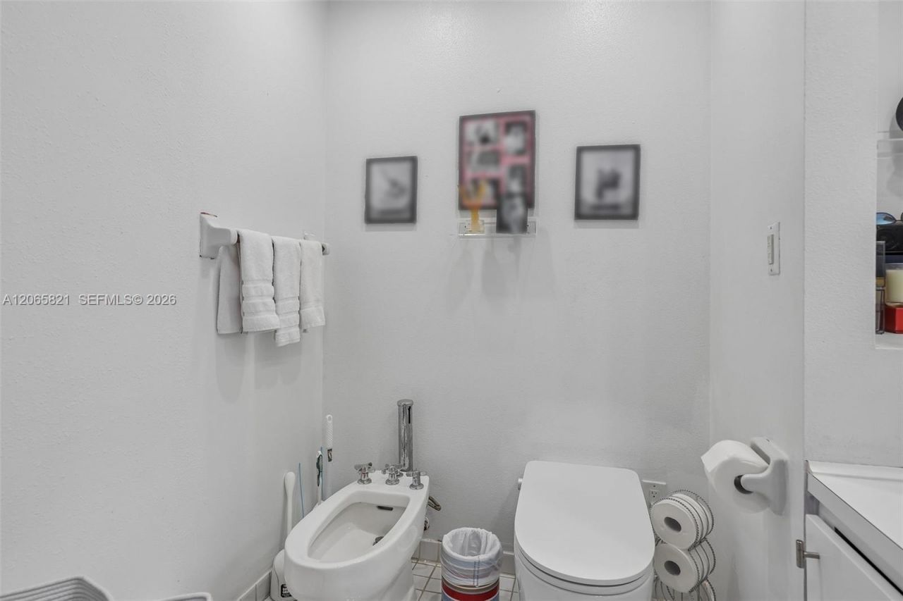 16581 NW 84th Ave, Miami Lakes, FL 33016 Photo