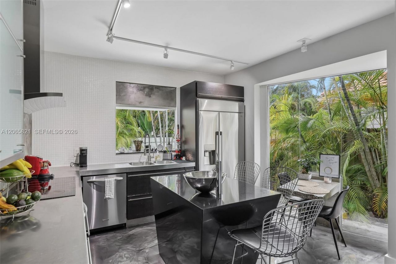 16581 NW 84th Ave, Miami Lakes, FL 33016 Photo