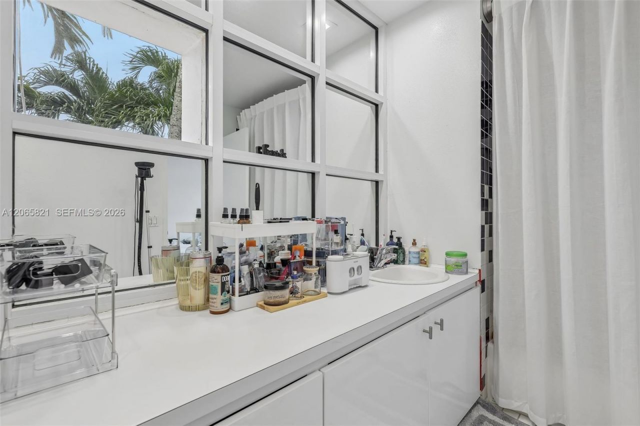 16581 NW 84th Ave, Miami Lakes, FL 33016 Photo