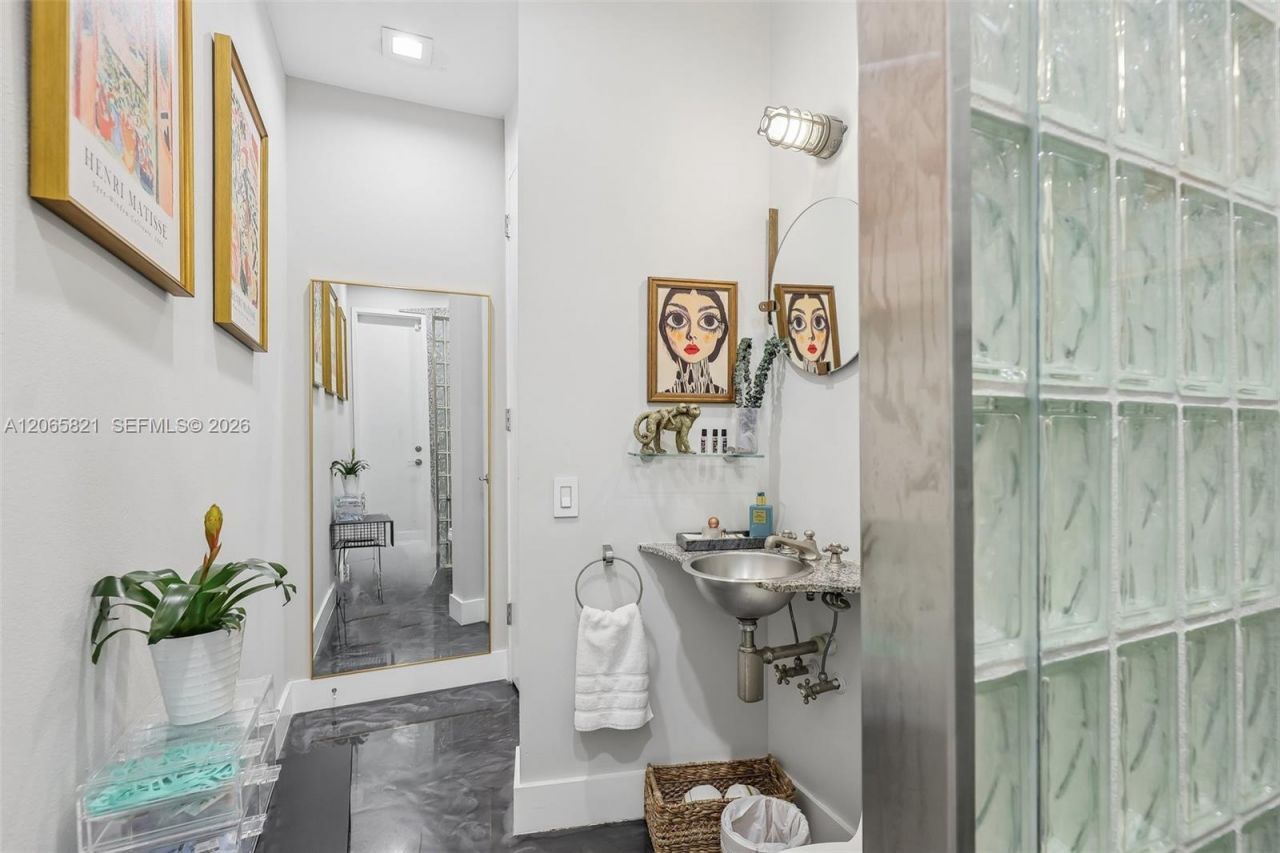 16581 NW 84th Ave, Miami Lakes, FL 33016 Photo