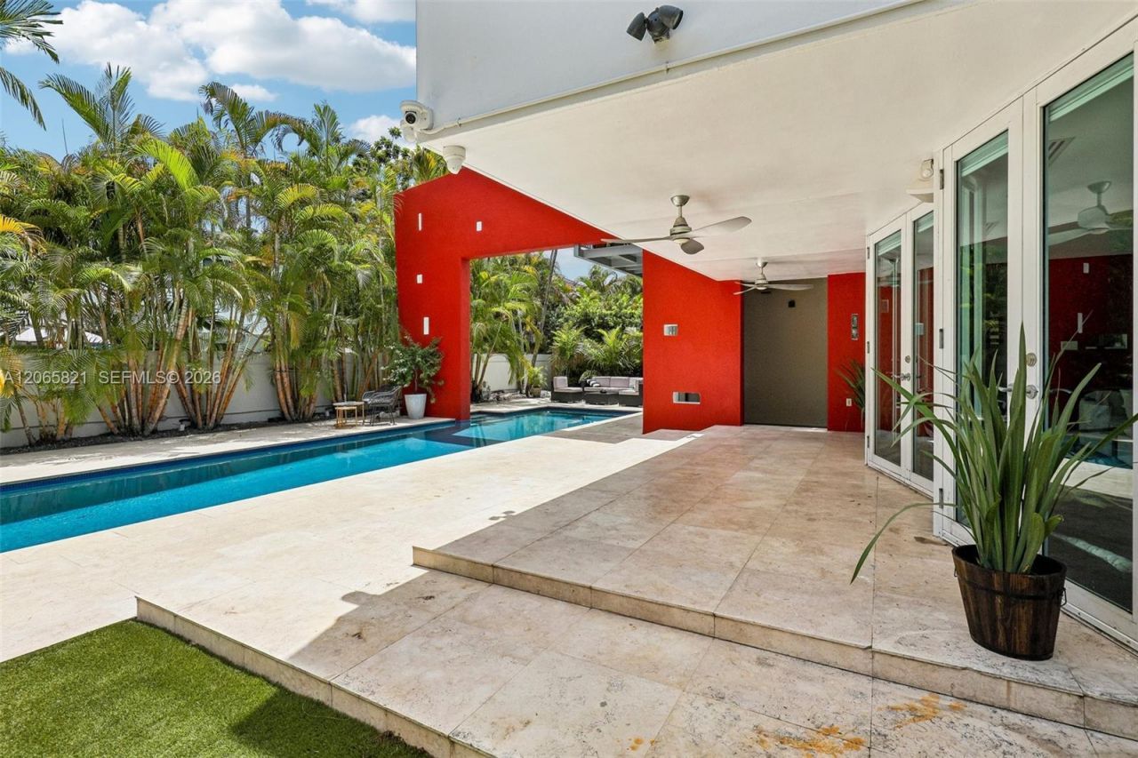 16581 NW 84th Ave, Miami Lakes, FL 33016 Photo