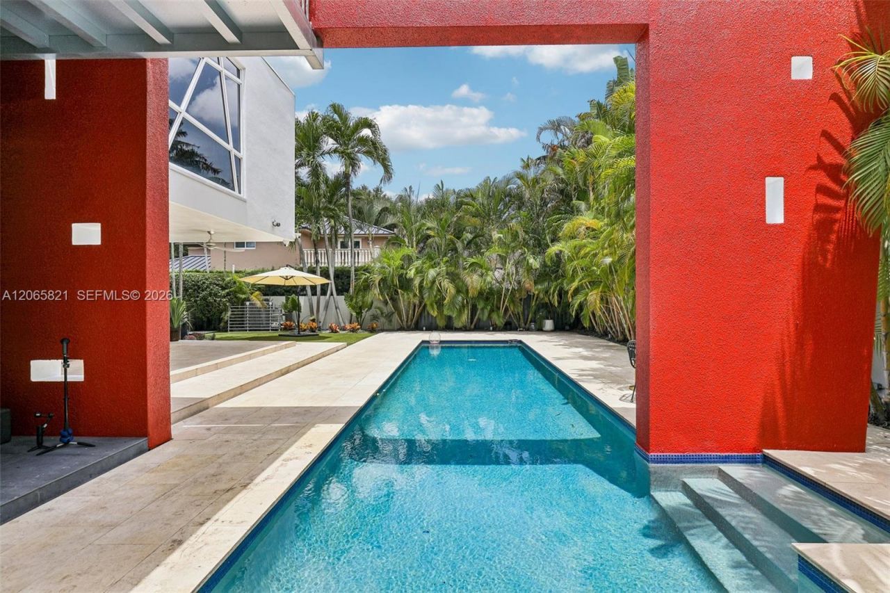 16581 NW 84th Ave, Miami Lakes, FL 33016 Photo