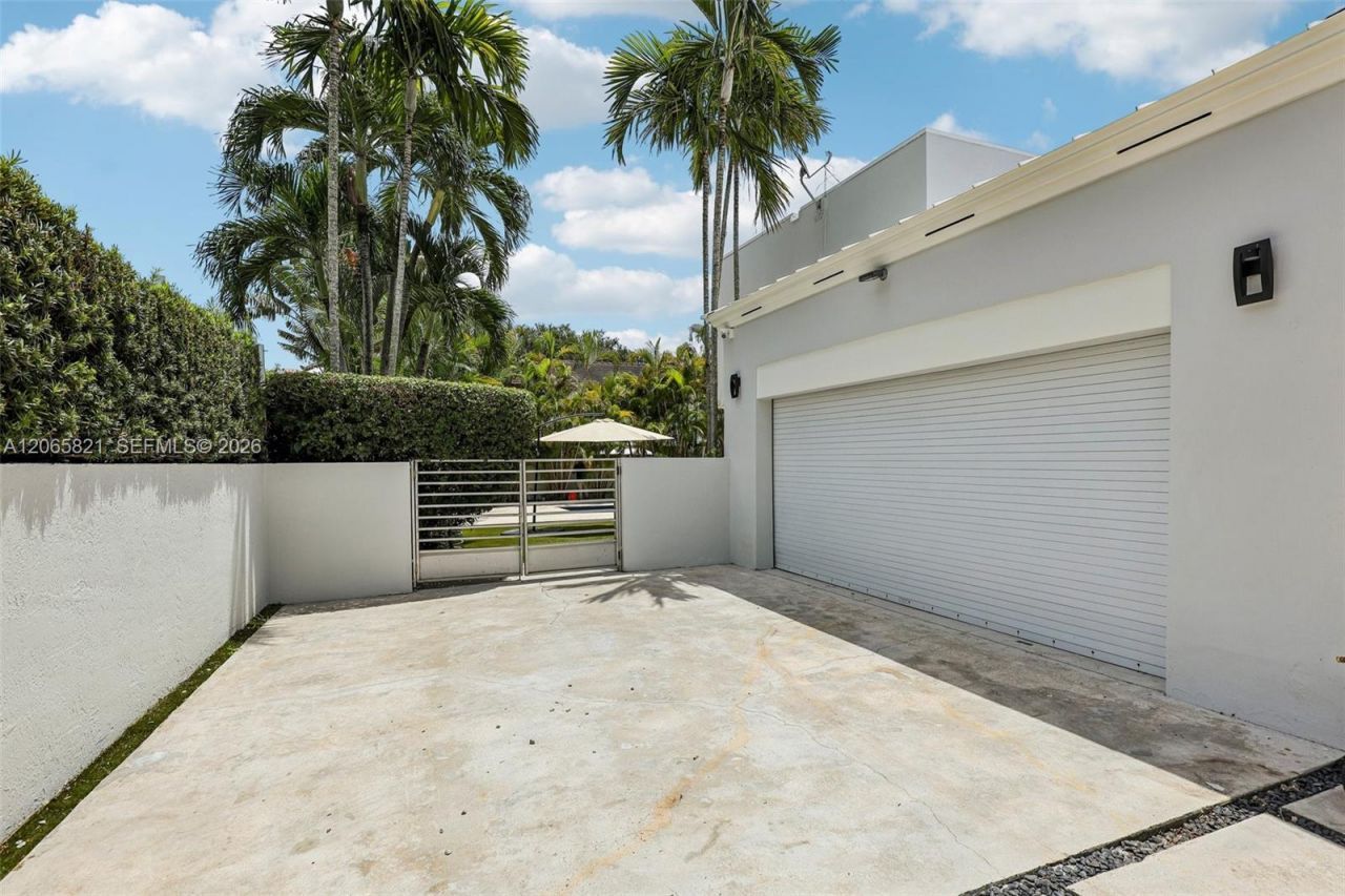 16581 NW 84th Ave, Miami Lakes, FL 33016 Photo