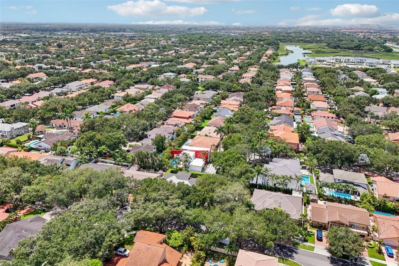 16581 NW 84th Ave, Miami Lakes, FL 33016 Photo