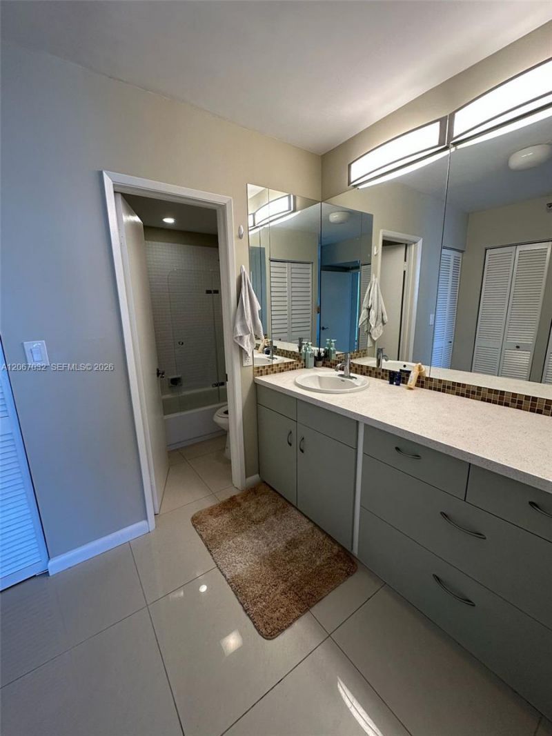 20515 E Country Club Dr , Unit 747, Aventura, FL 33180 Photo