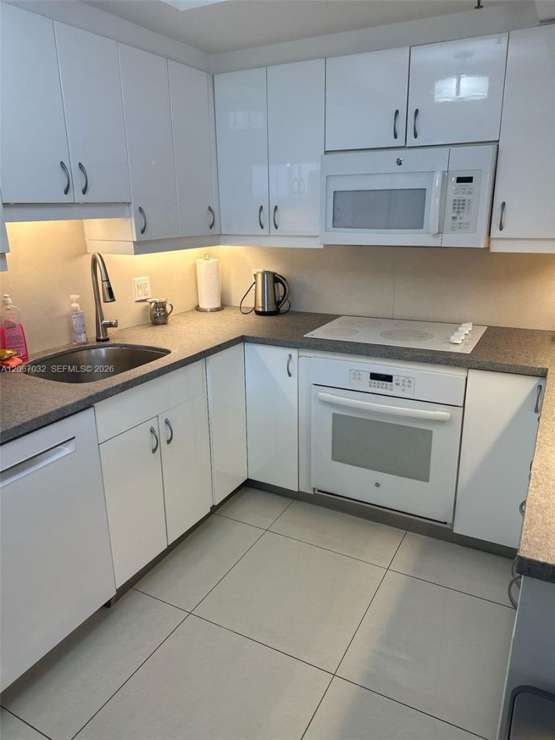 20515 E Country Club Dr , Unit 747, Aventura, FL 33180 Photo