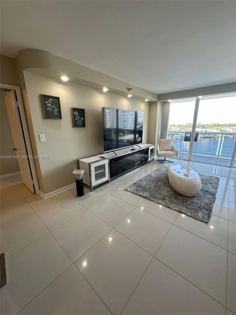 20515 E Country Club Dr , Unit 747, Aventura, FL 33180 Photo
