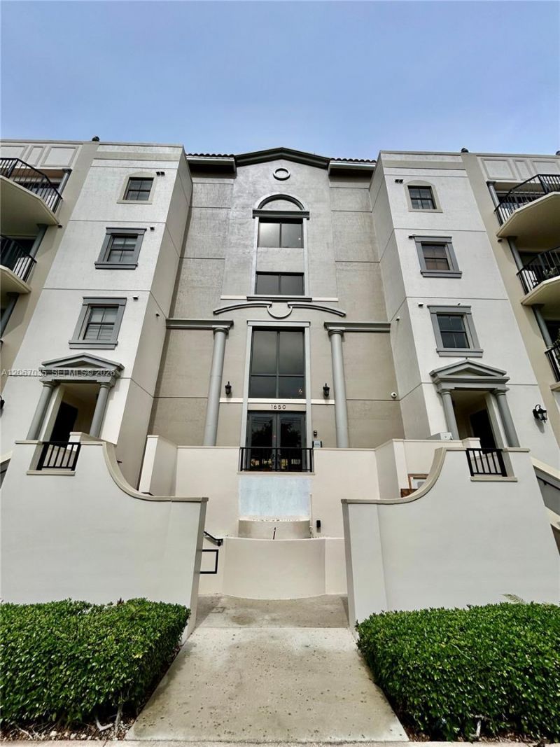 1650 Galiano St, Unit 307, Coral Gables, FL 33134 Photo