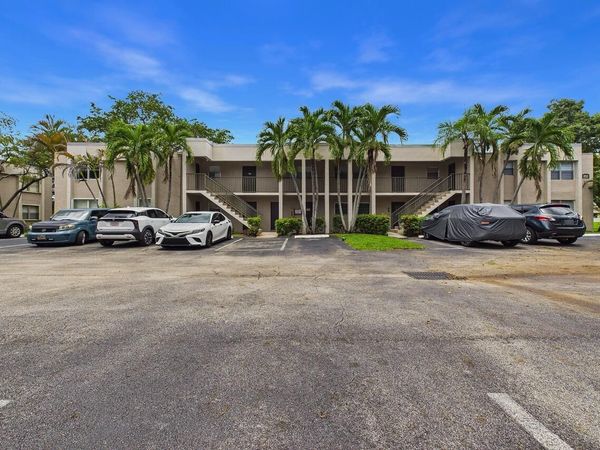 8511 OLD COUNTRY Manor, Unit 401, Davie, FL 33328