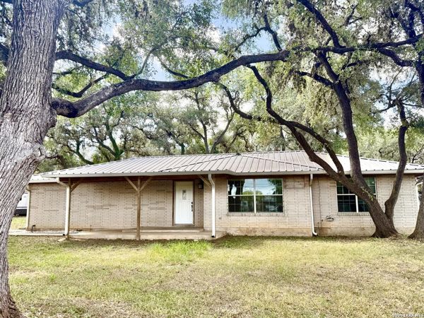 170 White, Beeville, TX 78102