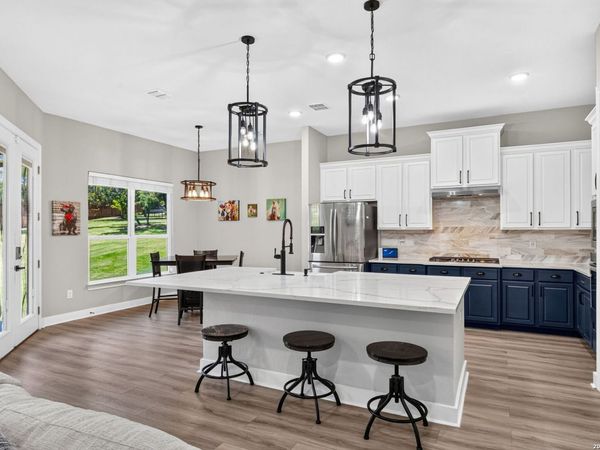 183 Lantana Path, Castroville, TX 78009