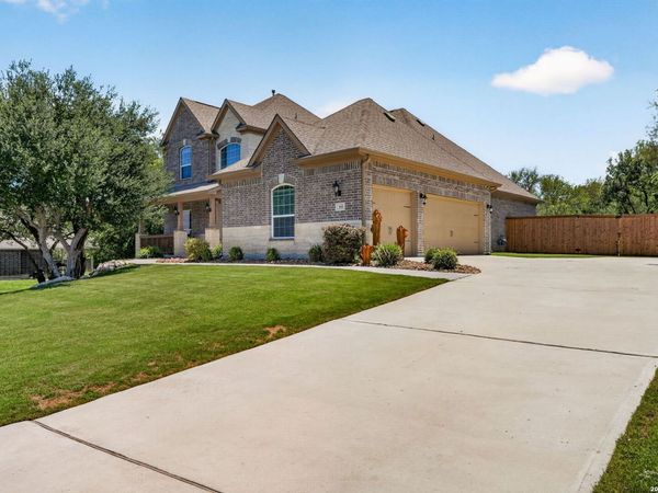 183 Lantana Path, Castroville, TX 78009