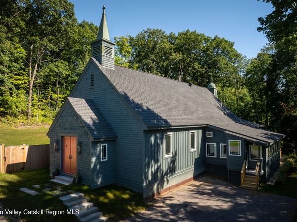 8 Chapel Drive, Valatie, NY 12184