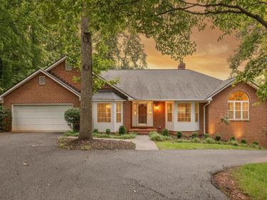 617 Lake Vista Drive, Forest, VA 24551