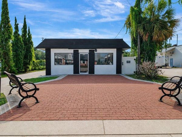 124 N APOPKA AVENUE , INVERNESS, FL 34450