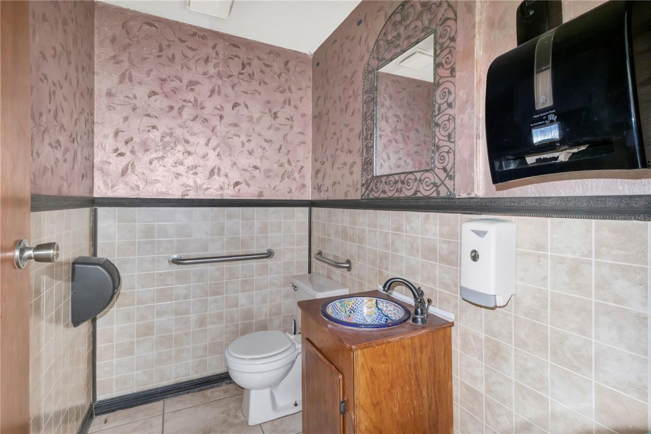 124 N Apopka Avenue, Inverness, FL 34450 Photo
