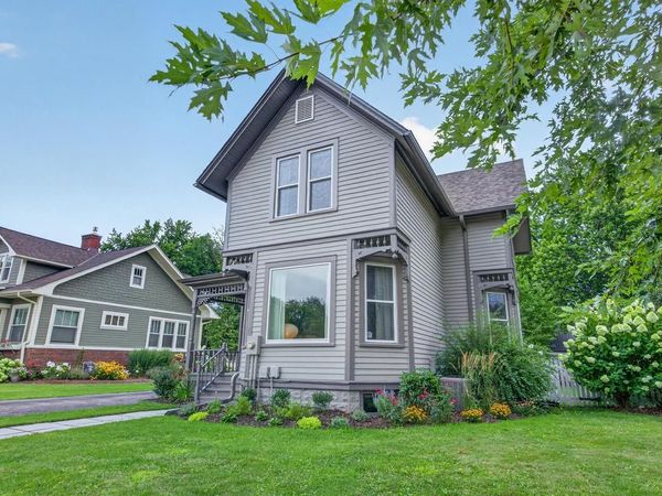 415 N Oakwood AVENUE, Oconomowoc, WI 53066