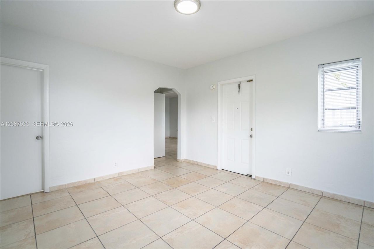1208 71st St, Unit 8, Miami Beach, FL 33141 Photo