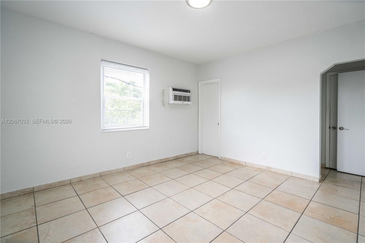 1208 71st St, Unit 8, Miami Beach, FL 33141 Photo