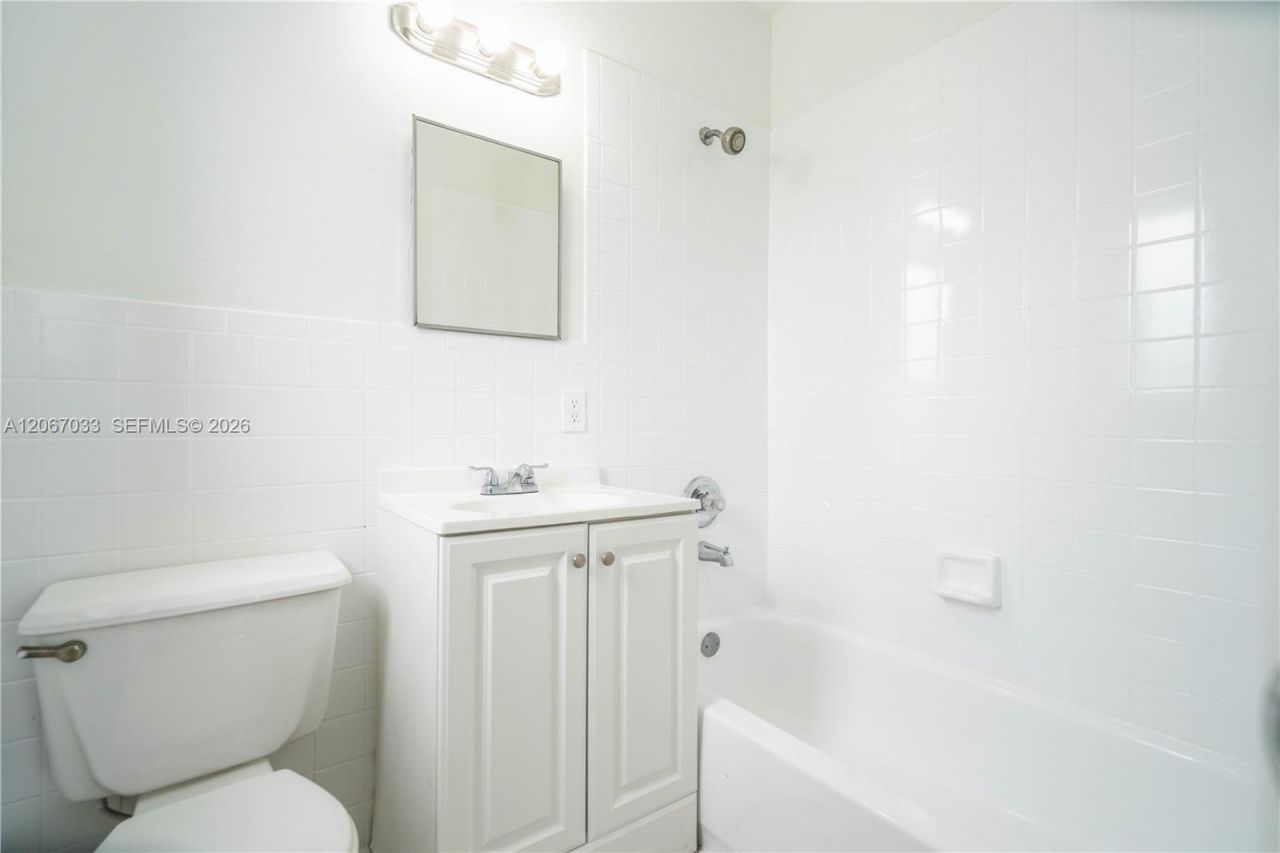1208 71st St, Unit 8, Miami Beach, FL 33141 Photo