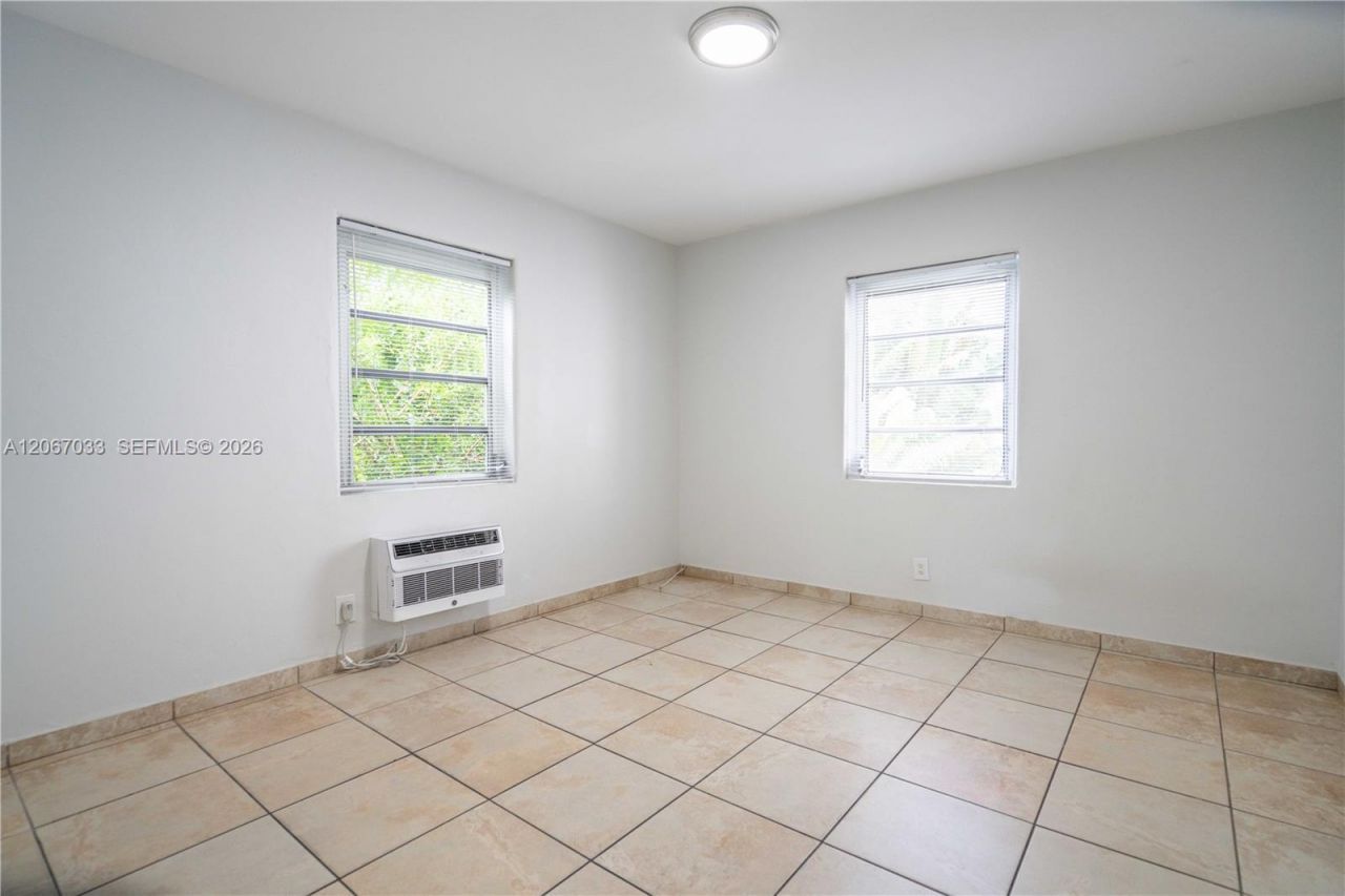 1208 71st St, Unit 8, Miami Beach, FL 33141 Photo
