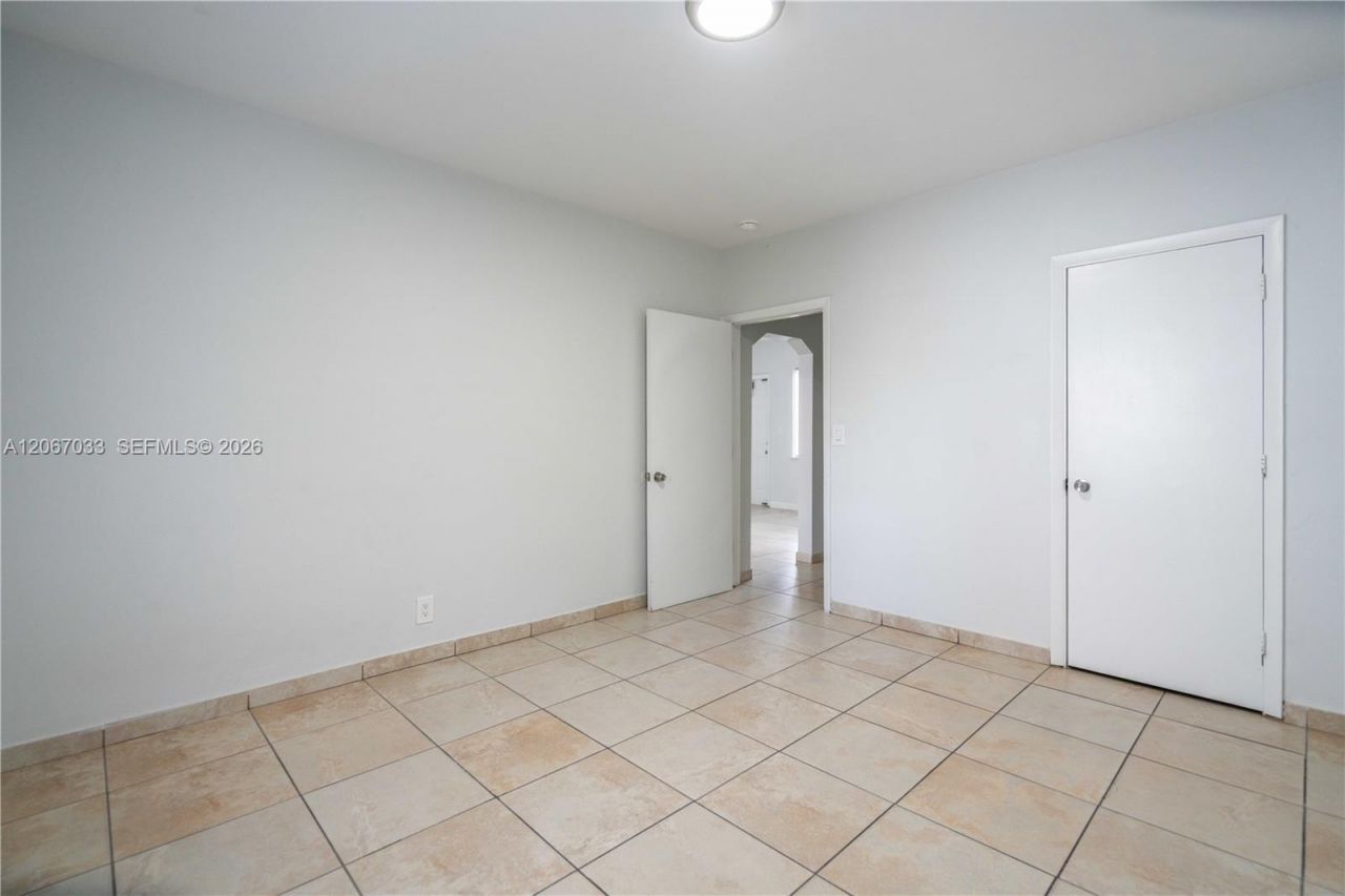 1208 71st St, Unit 8, Miami Beach, FL 33141 Photo