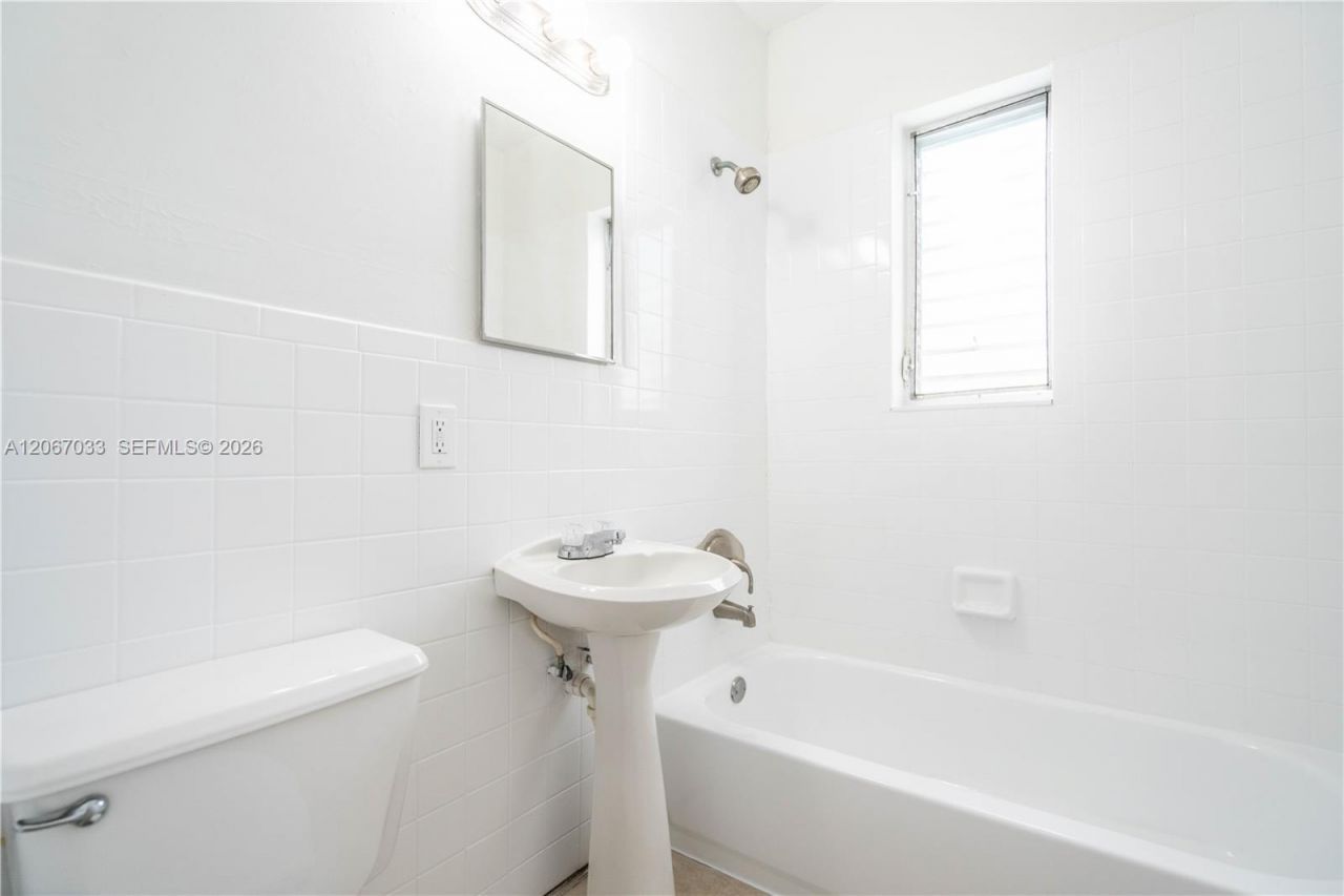 1208 71st St, Unit 8, Miami Beach, FL 33141 Photo