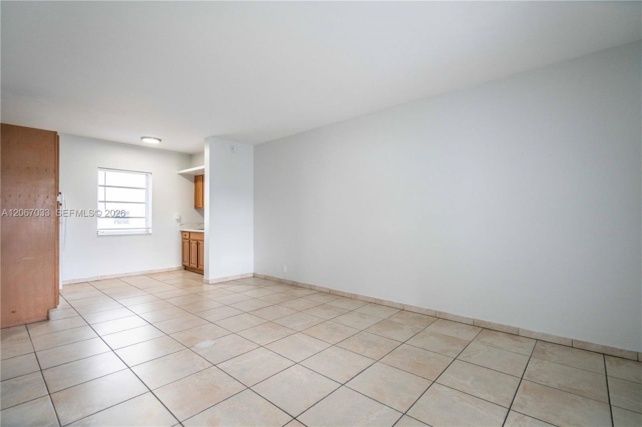 1208 71st St, Unit 8, Miami Beach, FL 33141 Photo