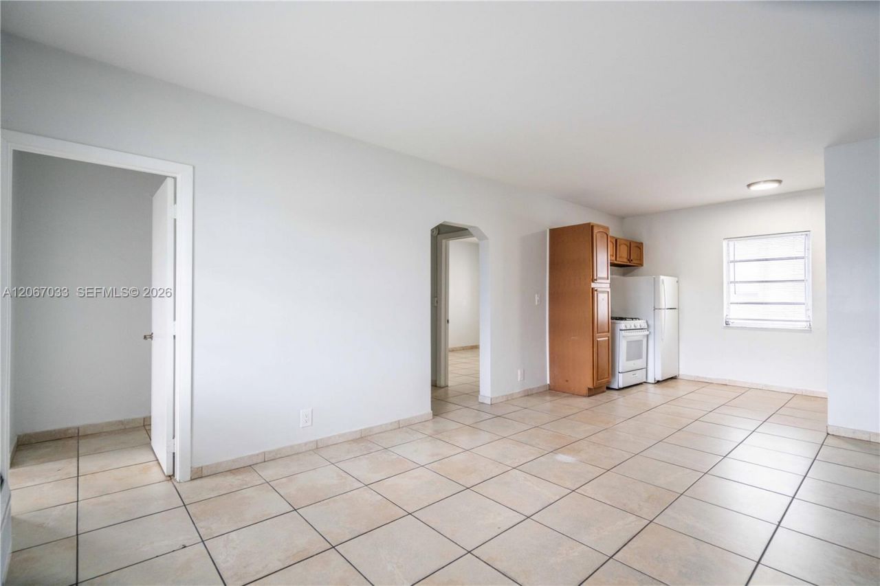 1208 71st St, Unit 8, Miami Beach, FL 33141 Photo