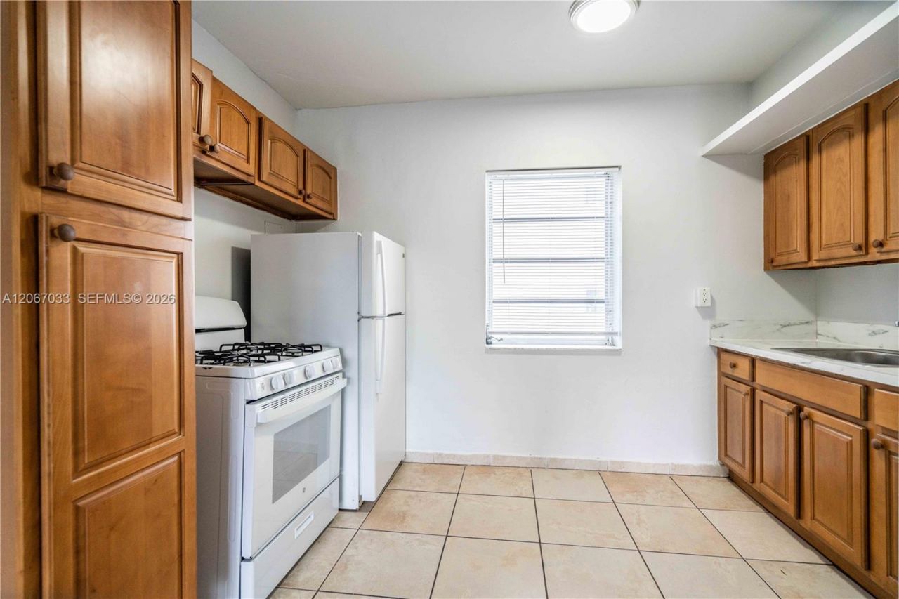 1208 71st St, Unit 8, Miami Beach, FL 33141 Photo