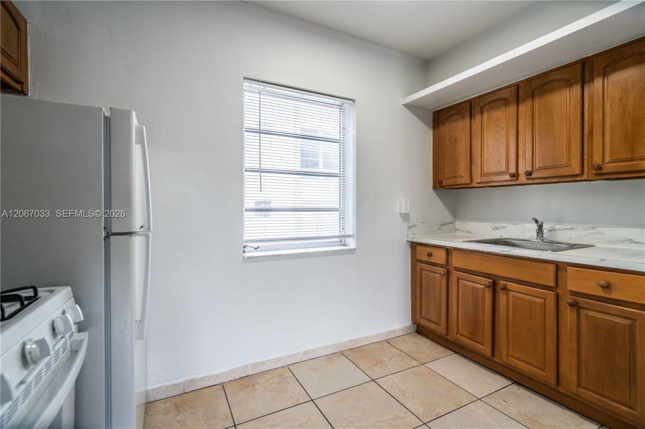 1208 71st St, Unit 8, Miami Beach, FL 33141 Photo