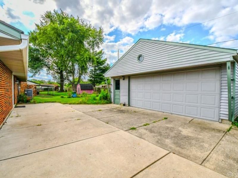 7882 Sebring Drive, Huber Heights, OH 45424 Photo 16