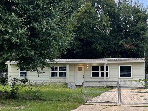 6466 Skyline Dr, Milton, FL 32570