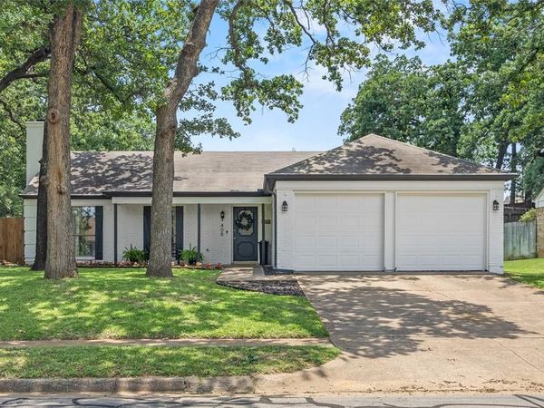 408 Thorn Wood Drive, Euless, TX 76039