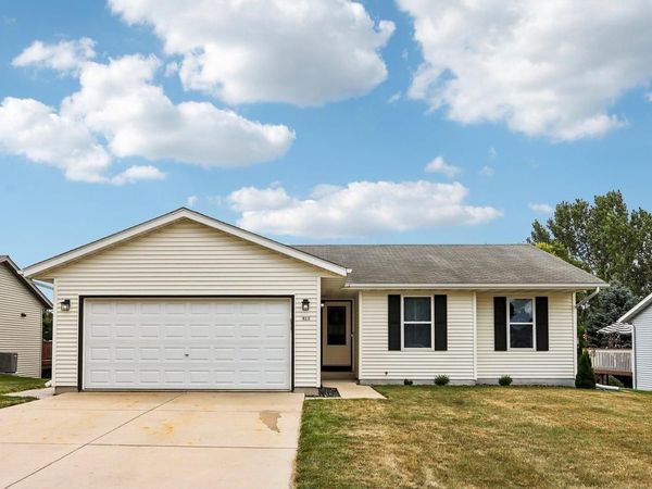 413 Broadmoore DRIVE, Hartford, WI 53027