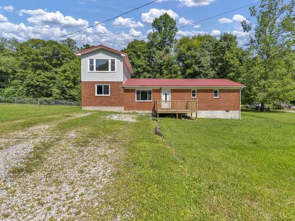63 Kelly Lane, FAYETTEVILLE, WV 25840