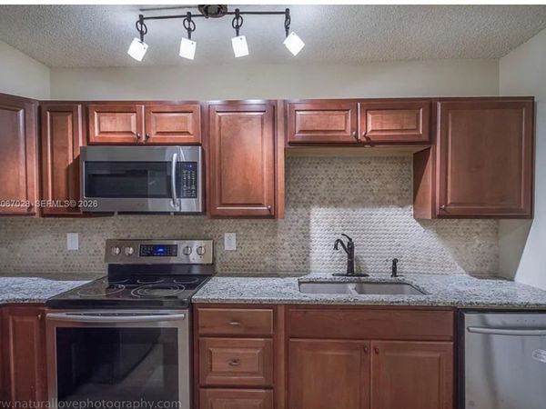 233 SE 11th Ave, Unit 233, Pompano Beach, FL 33060
