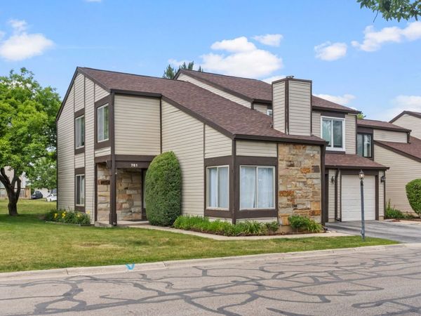 761 Colorado Court , Carol Stream, IL 60188