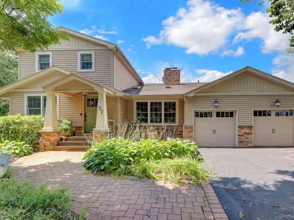 22 Larkspur Drive , West Islip, NY 11795