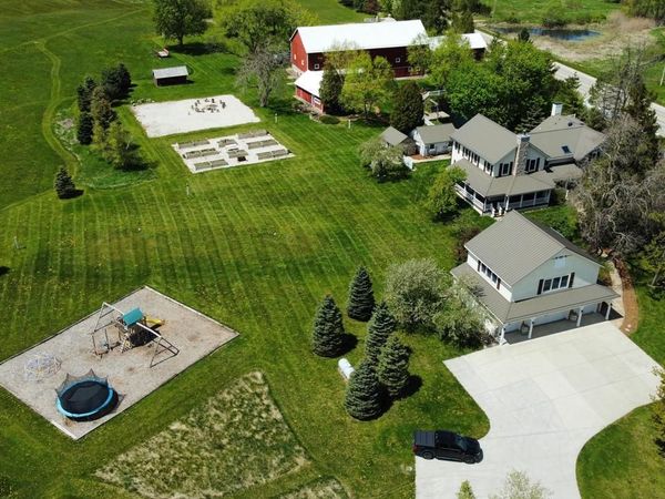 2237 Washington AVENUE, Cedarburg, WI 53012
