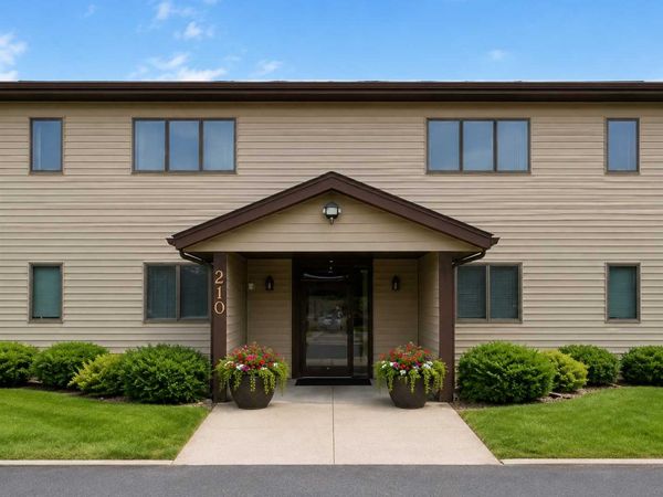 210 Sargent Drive, Unit 103, Red Wing, MN 55066