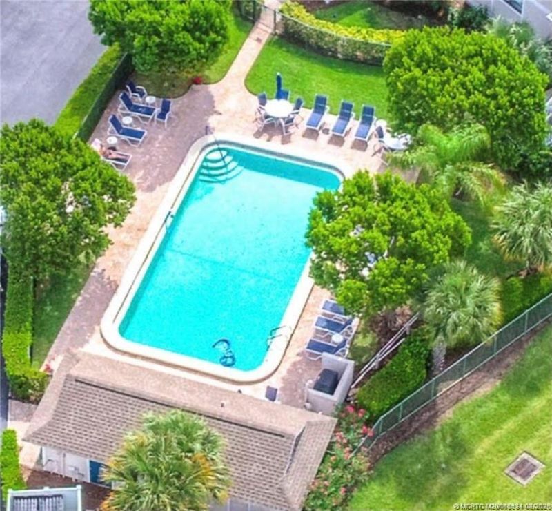 310 NE Golfview Circle, Unit 310, Stuart, FL 34996 Photo