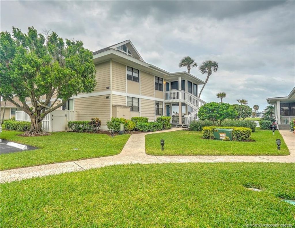 310 NE Golfview Circle, Unit 310, Stuart, FL 34996 Photo