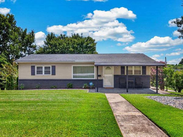 903 E Cross Road, Dandridge, TN 37725