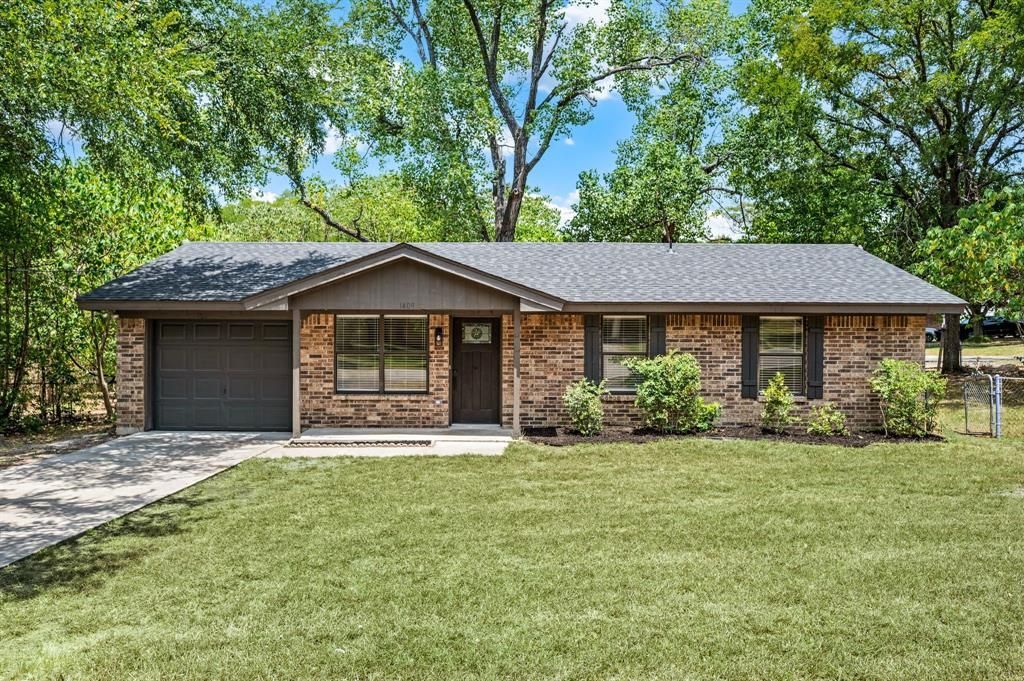 1409 Scotland Avenue, Azle, TX 76020 Main Photo